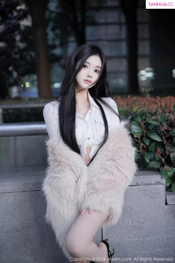   [XiuRen]高清写真图 2024.03.20 No.8261 龙雪儿 清纯美腿第3张图片